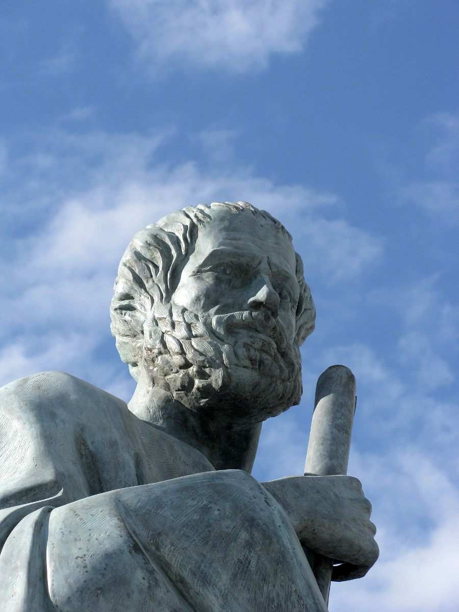 statue aristotle thessaloniki