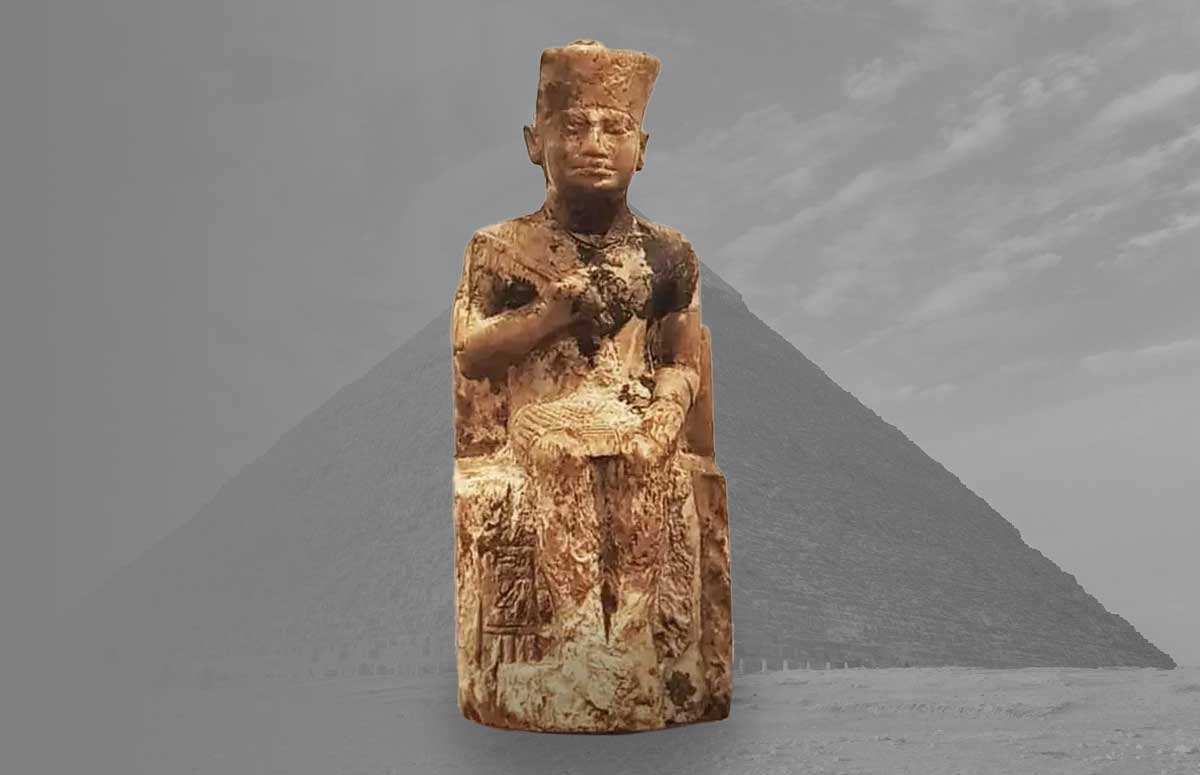 statue king khufu great pyramid of giza